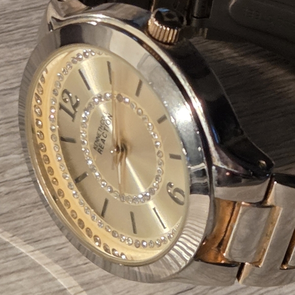 Kenneth Cole SS Gold Reaction beautiful diamond chip watch - Picture 1 of 4
